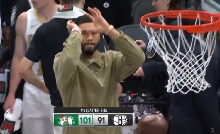 云开体育-塔图姆跃跃欲试！杰伦·布朗助攻普理查德三分 绿军轰出11-0！