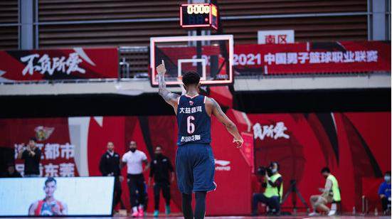 开云网页-末节接管比赛将冷门扼杀 马尚归来广东即刻止颓